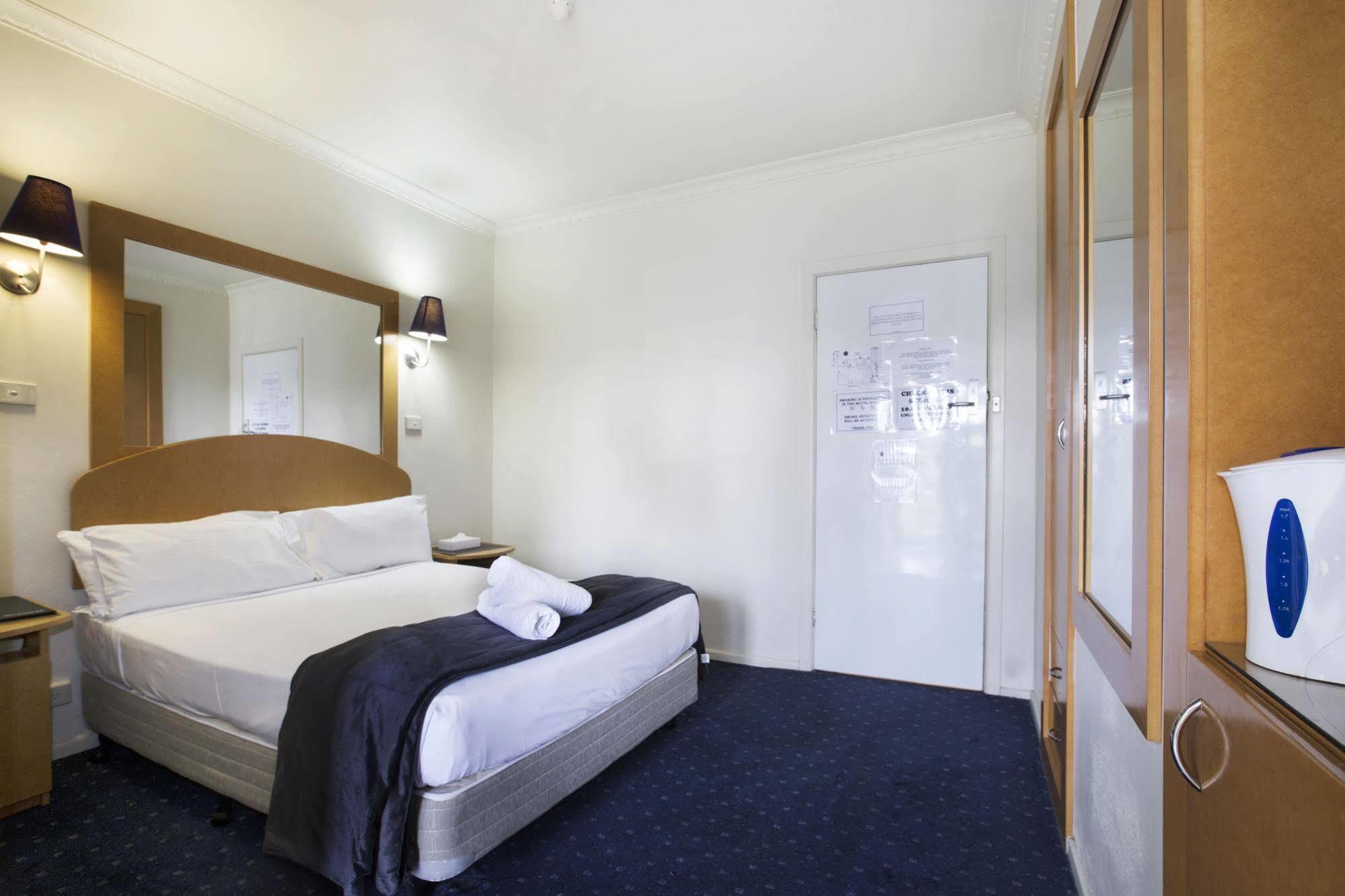 Nightcap At Skyways Hotel Melbourne Eksteriør bilde